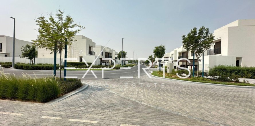 3 bedrooms Townhouse in Darna, Vietnam No. 84750