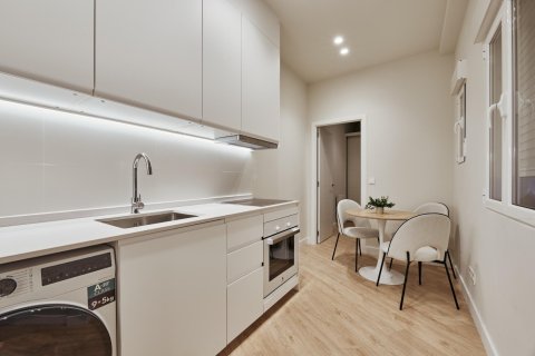 2 bedrooms Apartment in Madrid, Spain No. 126075 1