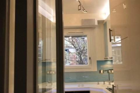 26m² Apartment in Paris, France No. 104714 2