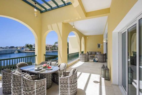 4 bedrooms Villa in Limassol, Cyprus No. 76184 5