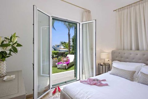 4 bedrooms Villa in Limassol, Cyprus No. 76184 10