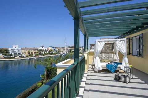 4 bedrooms Villa in Limassol, Cyprus No. 76184 8