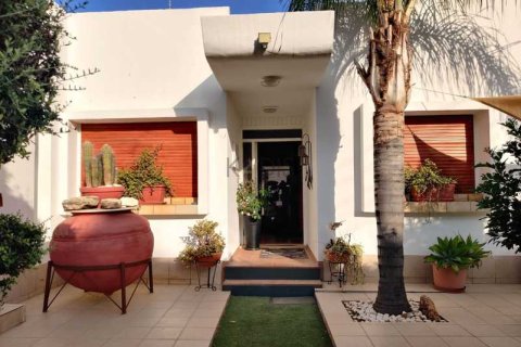 4 bedrooms Villa in Strovolos, Cyprus No. 80637 1