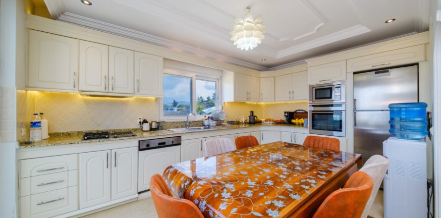 4 bedrooms Villa in Kargicak, Turkey No. 15380