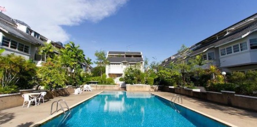 3 bedrooms House in Bangkok, Thailand No. 96075