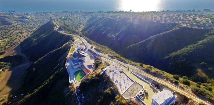 7 bedrooms Villa in Chalkidiki, Greece No. 49495