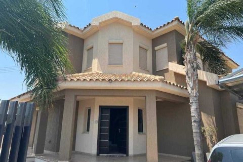 4 bedrooms House in Kato Polemidia, Cyprus No. 29317 10