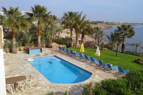 Дом с 6 спальнями в Хлорака, Кипр №37384 4