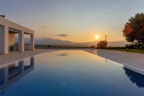 7 bedrooms Villa in Heraklion, Greece No. 24473 2