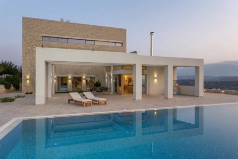 7 bedrooms Villa in Heraklion, Greece No. 24473 3