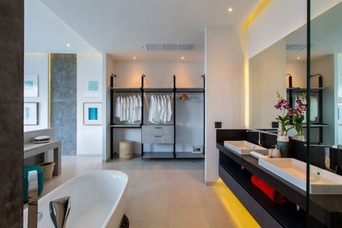 5 bedrooms Villa in Kata, Thailand No. 96788 11