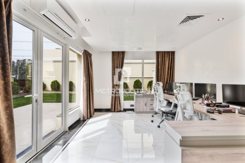 5 bedrooms Villa in Nguyen Thi Minh Khai, Vietnam No. 93864 15