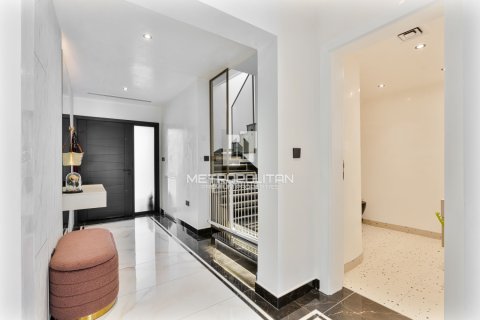 5 bedrooms Villa in Nguyen Thi Minh Khai, Vietnam No. 93864 11