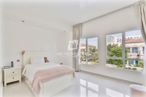 5 bedrooms Villa in Nguyen Thi Minh Khai, Vietnam No. 93864 18
