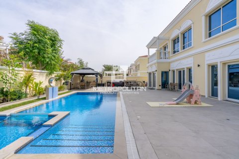 5 bedrooms Villa in Nguyen Thi Minh Khai, Vietnam No. 93864 25