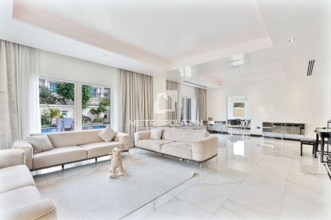 5 bedrooms Villa in Nguyen Thi Minh Khai, Vietnam No. 93864 9