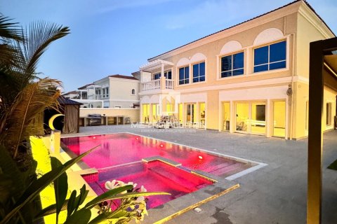 5 bedrooms Villa in Nguyen Thi Minh Khai, Vietnam No. 93864 1