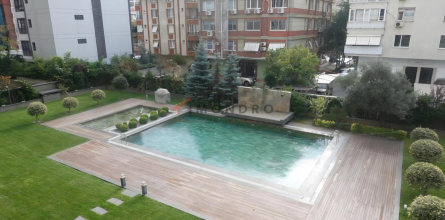 5 dormitorios Apartment en Kadikoy, Turkey No. 125745