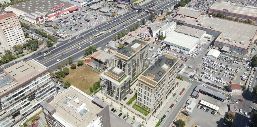 Квартира с 3 спальнями в Бейликдюзю, Турция №17470