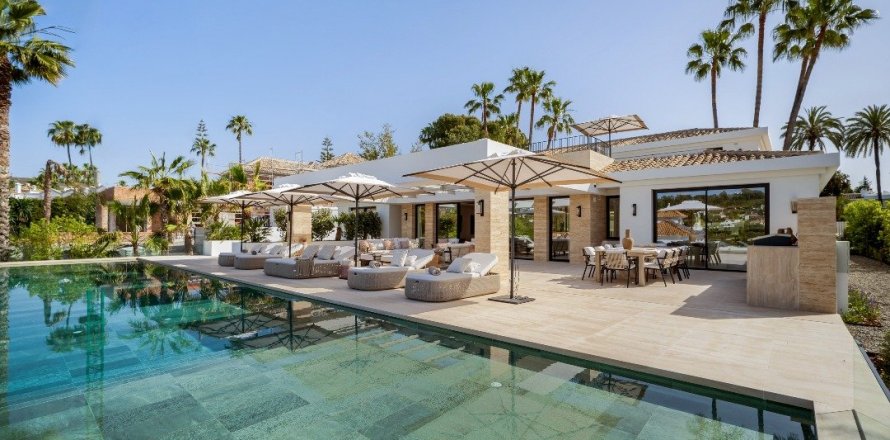 6 bedrooms Villa in Marbella, Spain No. 111313