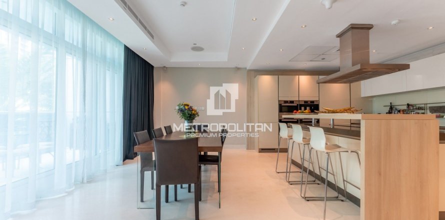 4 bedrooms Villa in Dubai Marina, UAE No. 93742