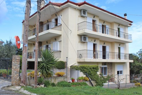 8 bedrooms Building in Larissa, Greece No. 108076 4
