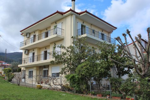 8 bedrooms Building in Larissa, Greece No. 108076