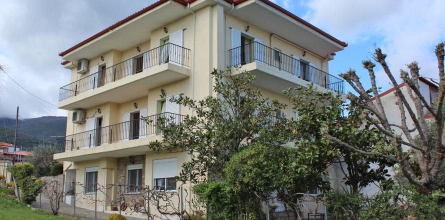 8 chambres Bâtiment à Larissa, Greece No. 108076