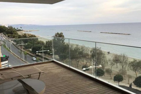 3 bedrooms Apartment in Limassol, Cyprus No. 104026 1