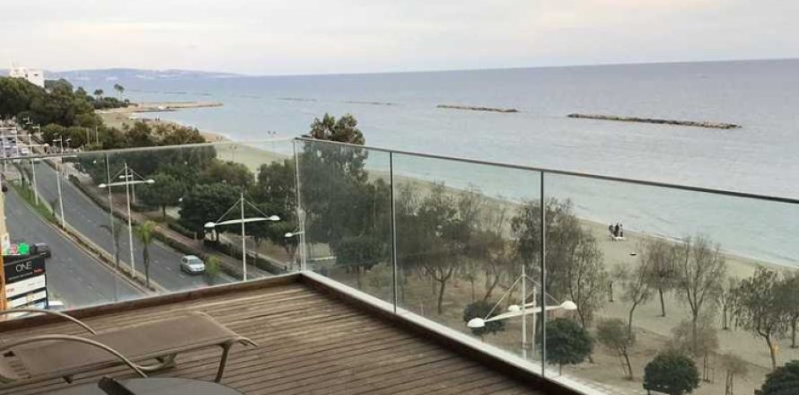 3 bedrooms Apartment in Limassol, Cyprus No. 104026