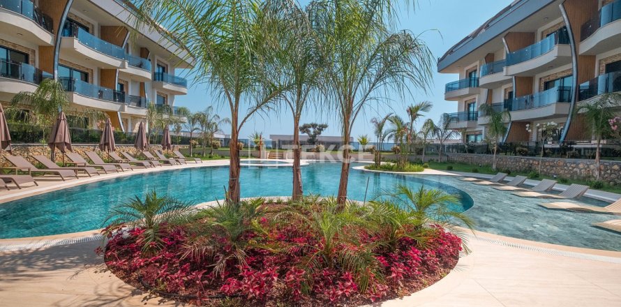 8 bedrooms Villa in Alanya, Turkey No. 53706