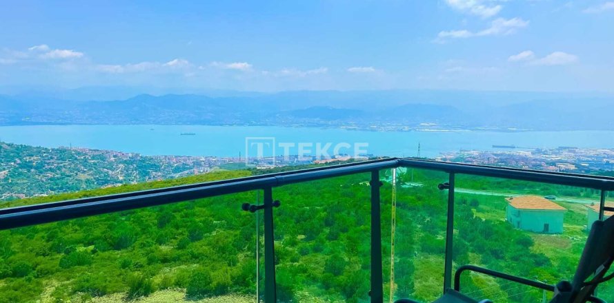 5 dormitorios Apartment en Izmit, Turkey No. 99274