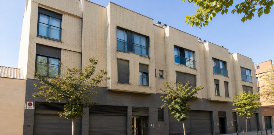 Commercial property in Barcelona, Spain No. 125583