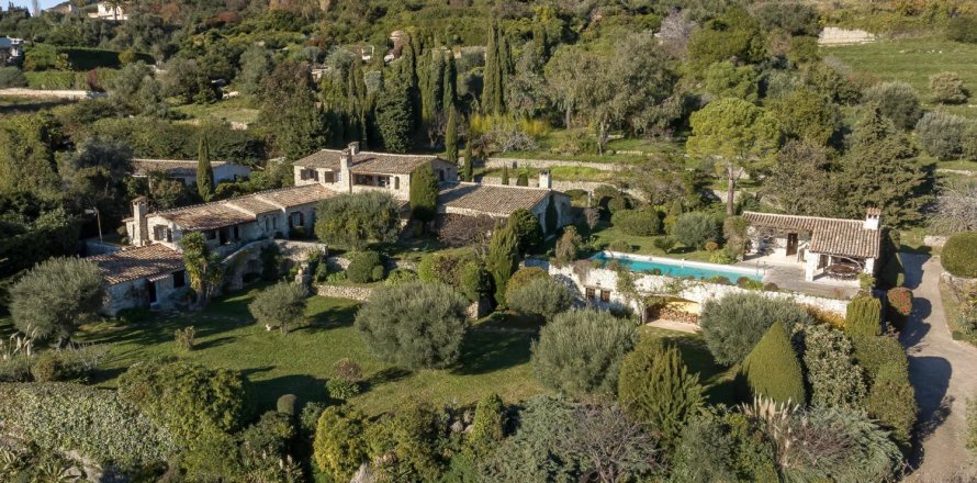 6 bedrooms House in Tourrettes-sur-Loup, France No. 74631