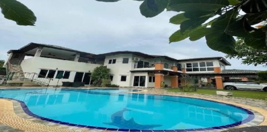 4 bedrooms House in Pattaya, Thailand No. 96610