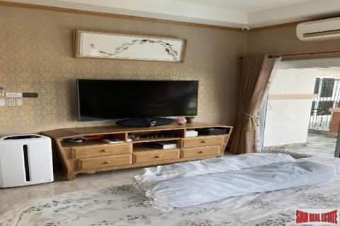4 bedrooms House in Pattaya, Thailand No. 96610 14