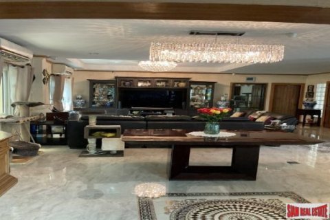 4 bedrooms House in Pattaya, Thailand No. 96610 4