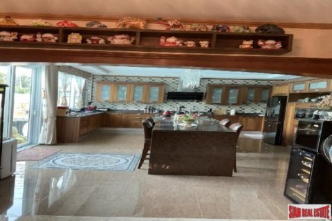 4 bedrooms House in Pattaya, Thailand No. 96610 6