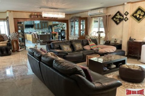 4 bedrooms House in Pattaya, Thailand No. 96610 9