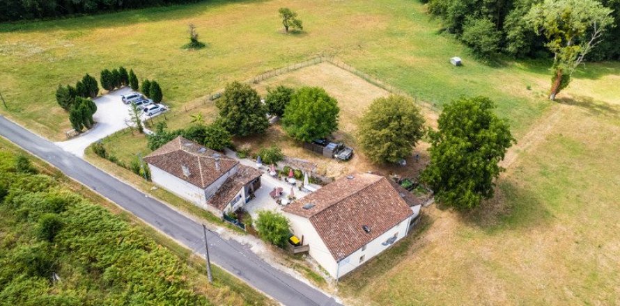 7 bedrooms Villa in Combiers, France No. 69479