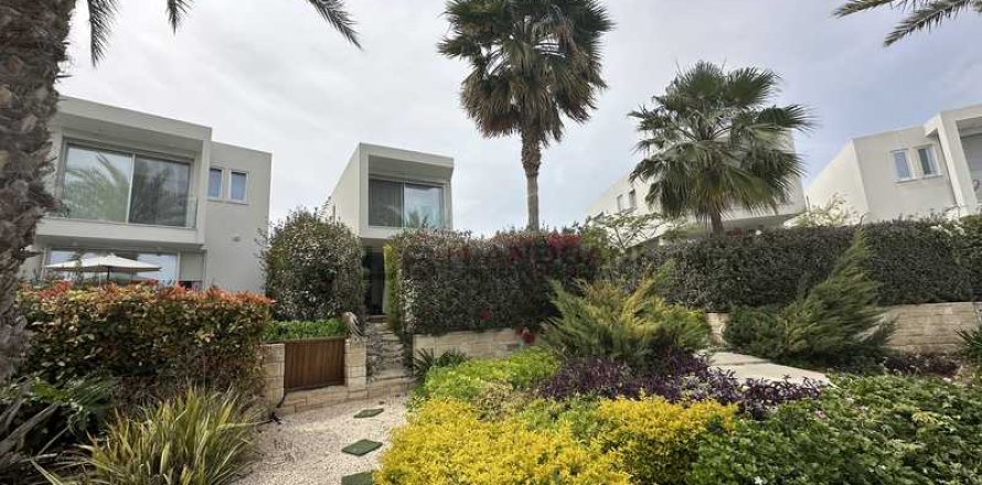 3 dormitorios Villa en Pegeia, Cyprus No. 63218