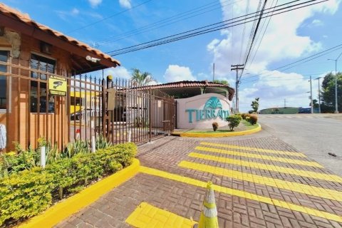 3 bedrooms House in Panama City, Panama No. 83148 1