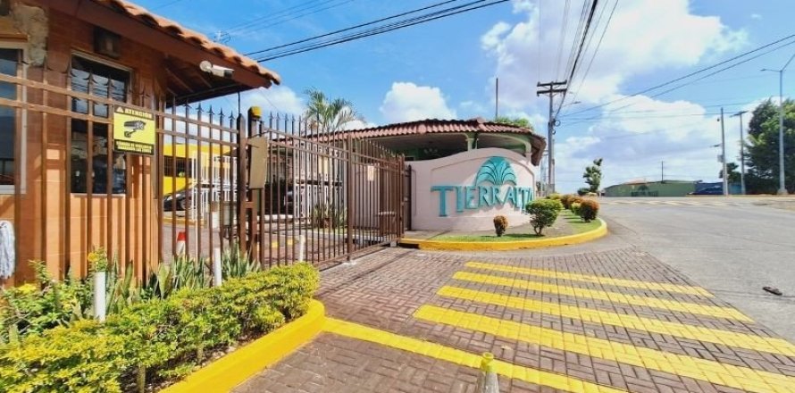 3 bedrooms House in Panama City, Panama No. 83148