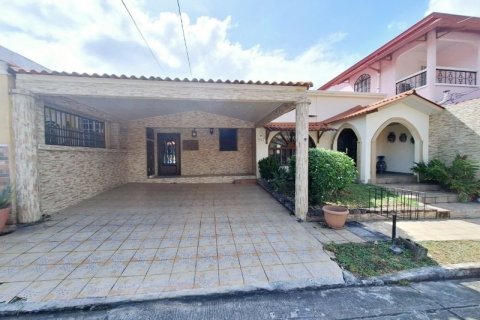 3 bedrooms House in Panama City, Panama No. 83148 2