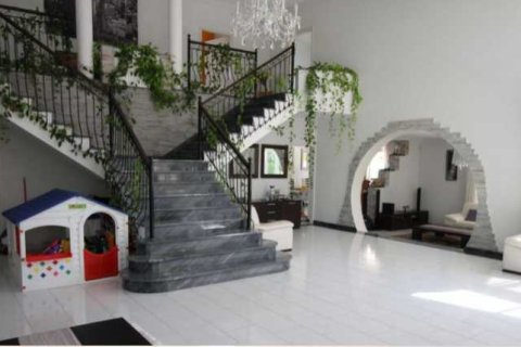 5 bedrooms Villa in Oroklini, Cyprus No. 83496 5