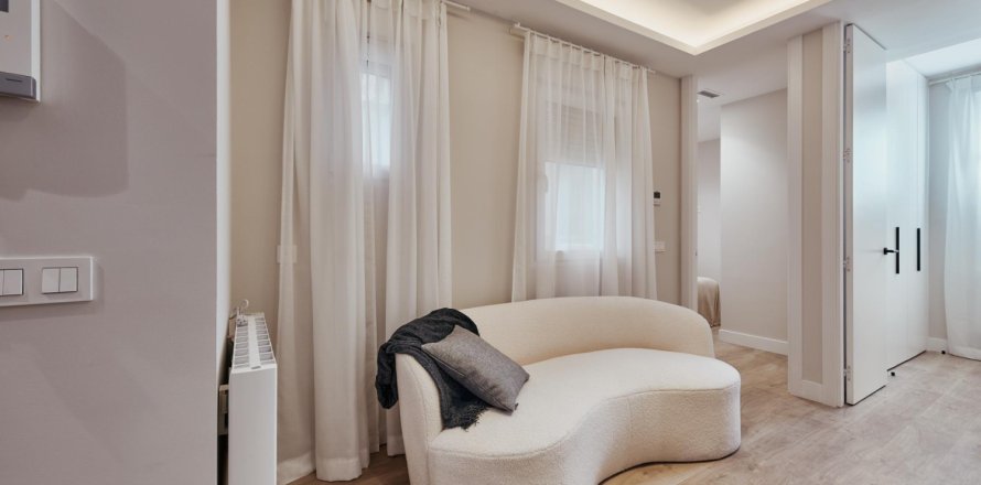 2 bedrooms Apartment in Madrid, Spain No. 126140
