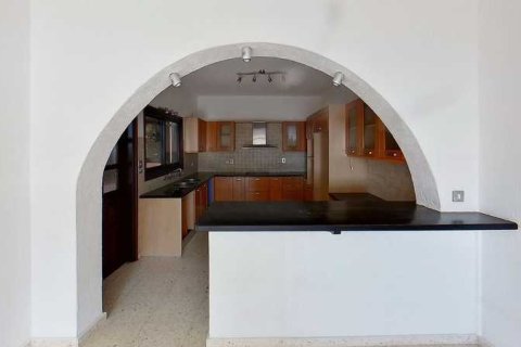 3 bedrooms Villa in Tala, Cyprus No. 75831 8