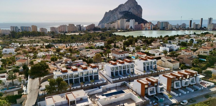 3 bedrooms House in Calpe, Spain No. 124543