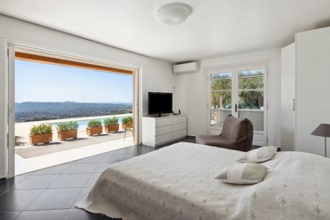 5 bedrooms Villa in Chateauneuf-Grasse, France No. 67941 5