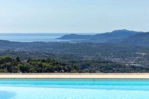 5 bedrooms Villa in Chateauneuf-Grasse, France No. 67941 1